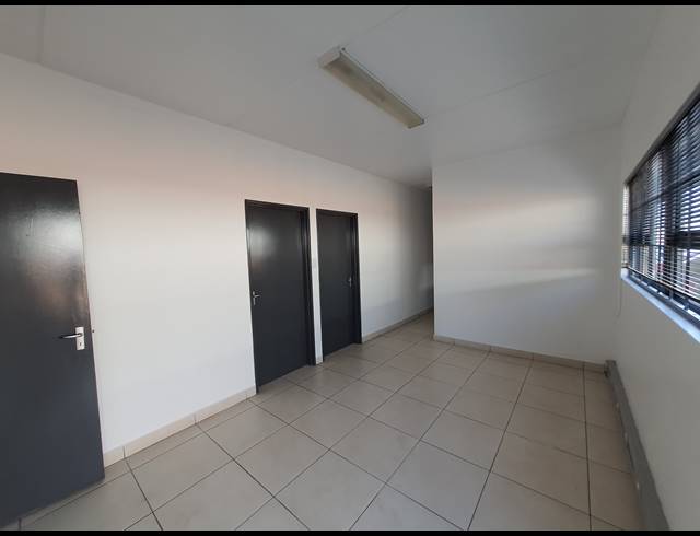 490M² WAREHOUSE TO LET IN DRIEHOEK